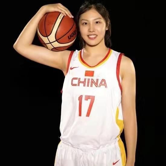 大胸美女被草